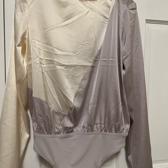 Color Block Strong Shoulder Thong Bodysuit - Picture 10 of 12